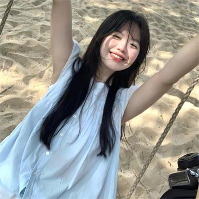 院子里的女人